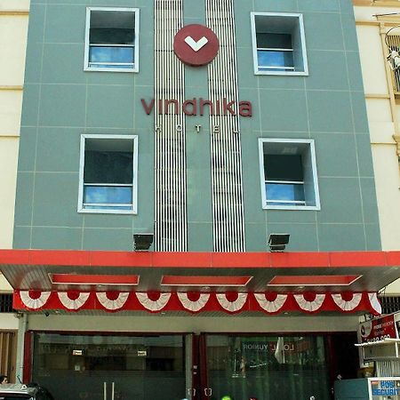 Vindhika Hotel Makassar Buitenkant foto