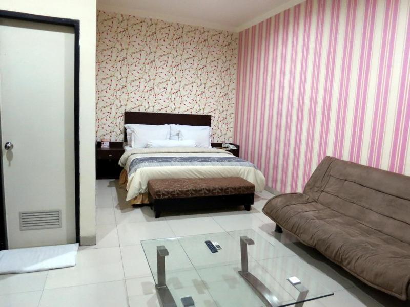 Vindhika Hotel Makassar Buitenkant foto