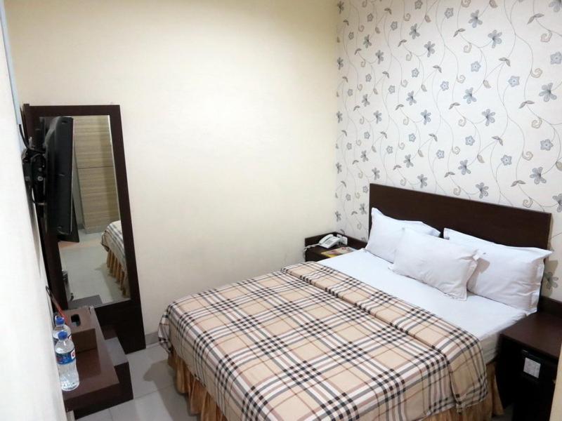 Vindhika Hotel Makassar Buitenkant foto