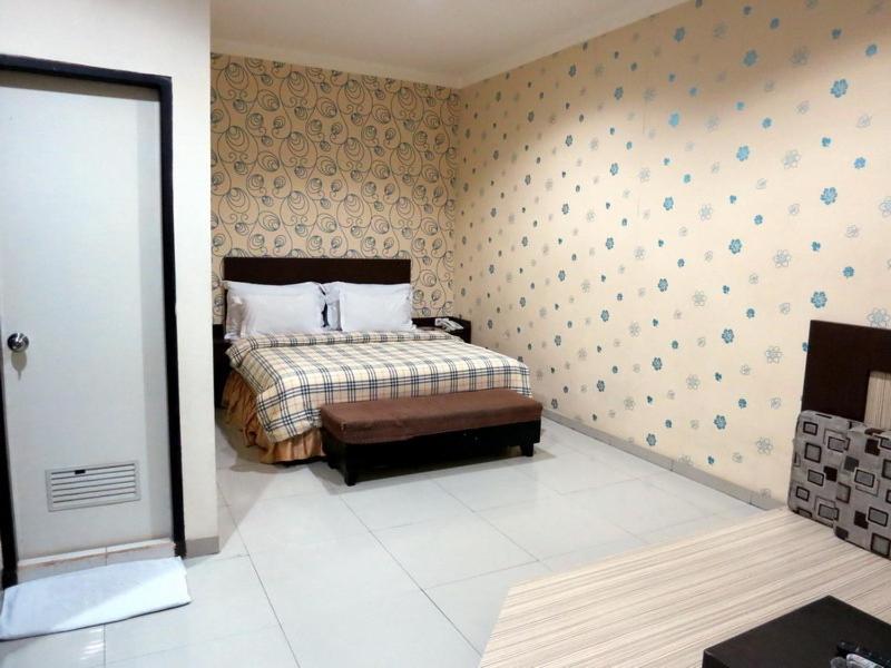 Vindhika Hotel Makassar Buitenkant foto