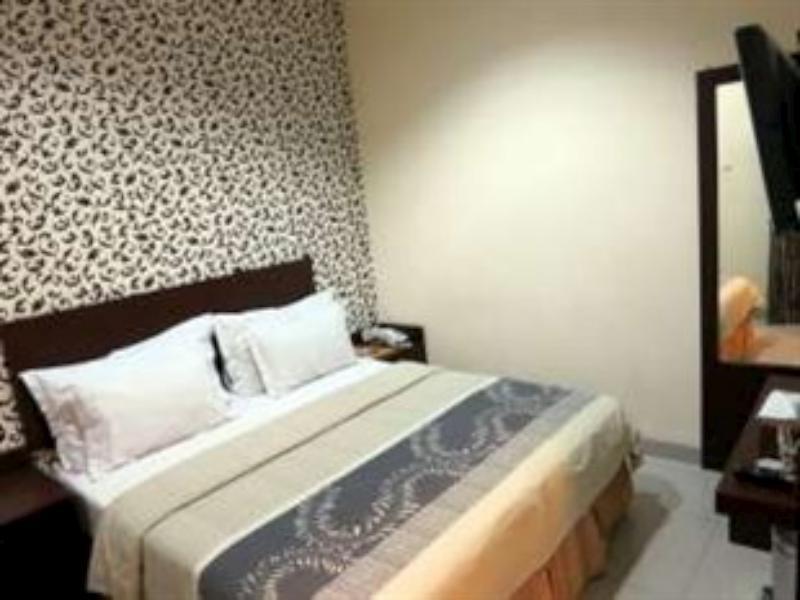 Vindhika Hotel Makassar Buitenkant foto