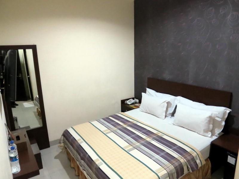 Vindhika Hotel Makassar Kamer foto