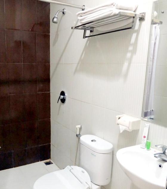 Vindhika Hotel Makassar Kamer foto