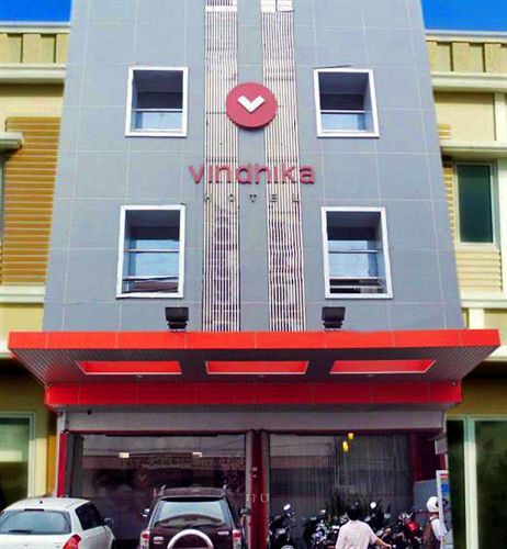 Vindhika Hotel Makassar Buitenkant foto