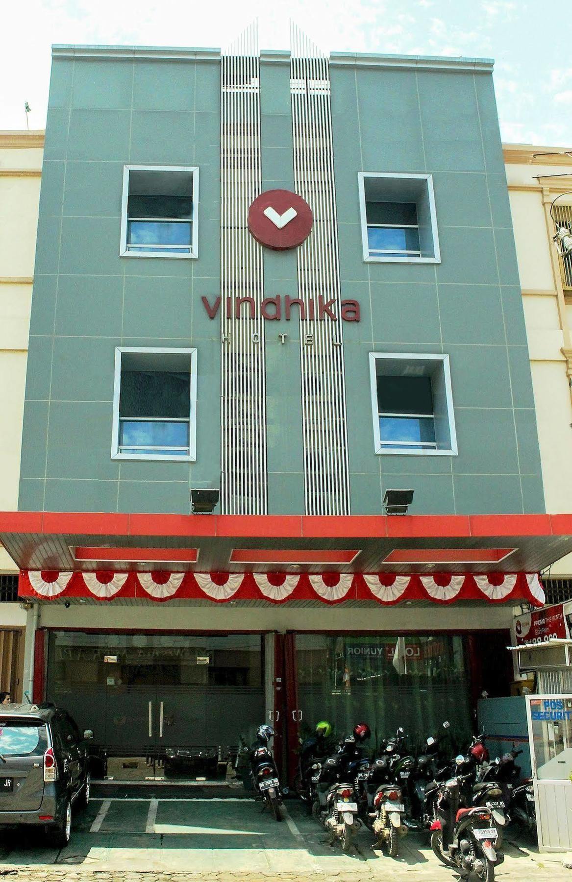 Vindhika Hotel Makassar Buitenkant foto